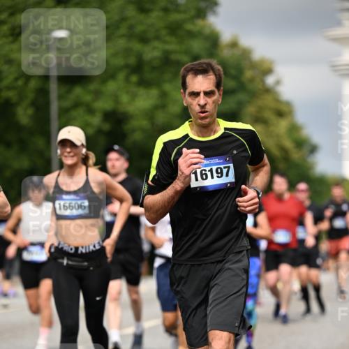 29.06.2025 - hella hamburg halbmarathon Dr. Thomas Lammeyer http://msf.ph/oto/8372283 29.06.2025 10:19:52 Kennedybrücke 1308, 1440, 1651, 2076, 2140, 2601, 2720, 2835, 2989, 3167, 4828, 5046, 5423, 6576, 7897, 7941, 7942, 8057, 8746, 8885, 9192, 9307, 9784, 9881, 10108, 10608, 11113, 11303 meine-sportfotos.de