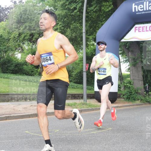29.06.2025 - hella hamburg halbmarathon KatJ http://msf.ph/oto/8372296 29.06.2025 10:23:49 Zwischen KM18-KM19 1217, 7884, 7972 meine-sportfotos.de