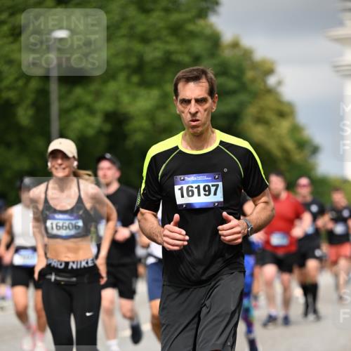 29.06.2025 - hella hamburg halbmarathon Dr. Thomas Lammeyer http://msf.ph/oto/8372299 29.06.2025 10:19:52 Kennedybrücke 1308, 1440, 1651, 2076, 2140, 2601, 2720, 2835, 2989, 3167, 4828, 5046, 5423, 6576, 7897, 7941, 7942, 8057, 8746, 8885, 9192, 9307, 9784, 9881, 10108, 10608, 11113, 11303 meine-sportfotos.de