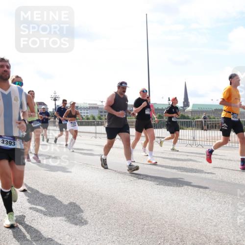 29.06.2025 - hella hamburg halbmarathon Lena Gebhardt http://msf.ph/oto/8372300 29.06.2025 10:14:59 Lombardsbrücke 10963, 10712, 13393, 8854, 11611, 1776, 856, 1071, 1296, 1379, 1524, 1575, 1728, 1745, 2046, 2140, 2281, 2601, 2690, 2990, 3020, 3025, 3154, 3454, 3507, 3509, 3513, 3650, 3691, 3834, 3844, 4495, 4641, 5191, 5608, 5800, 5981, 5986, 6181, 6248, 6317, 6935, 7195, 7439, 7881, 8055, 8147, 8237, 8239, 8275, 8522, 8563, 8609, 8755, 8854, 9113, 9173, 9556, 9663, 9709, 9911, 9975, 10391, 10589, 10610, 10717, 10963, 11271, 11598 meine-sportfotos.de
