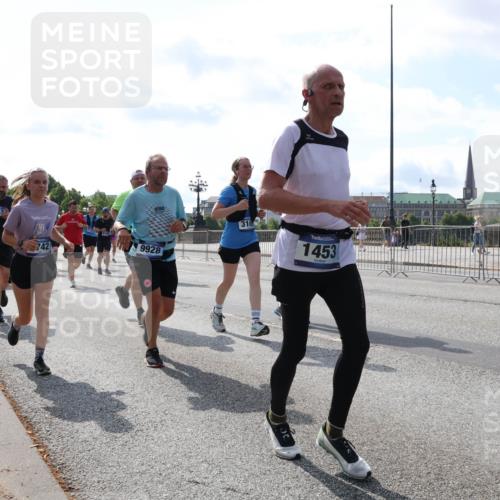 29.06.2025 - hella hamburg halbmarathon Lena Gebhardt http://msf.ph/oto/8372311 29.06.2025 10:02:12 Lombardsbrücke 16723, 7243, 742, 9928, 316, 1453, 1128, 1184, 1254, 1364, 1432, 1453, 1733, 1881, 1940, 2142, 2322, 2323, 2685, 2712, 3169, 3780, 3976, 4066, 4286, 4328, 4985, 5602, 5603, 5742, 5763, 6166, 6295, 6322, 6327, 6438, 6595, 6708, 6860, 7031, 7049, 7189, 7223, 7243, 7323, 7869, 9020, 9021, 9131, 9156, 9230, 9353, 9741, 9928, 10177, 10866, 10882, 11191, 11554, 11670, 11871, 11938, 12315, 12316, 12491, 14471, 14660, 14677, 16420 meine-sportfotos.de