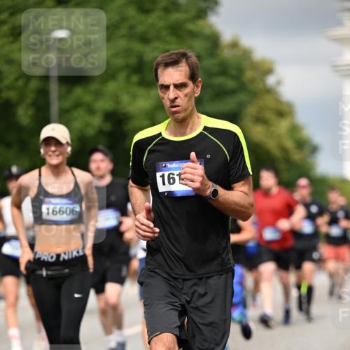 29.06.2025 - hella hamburg halbmarathon Dr. Thomas Lammeyer http://msf.ph/oto/8372324 29.06.2025 10:19:52 Kennedybrücke 1308, 1440, 1651, 2076, 2140, 2601, 2720, 2835, 2989, 3167, 4828, 5046, 5423, 6576, 7897, 7941, 7942, 8057, 8746, 8885, 9192, 9307, 9784, 9881, 10108, 10608, 11113, 11303 meine-sportfotos.de