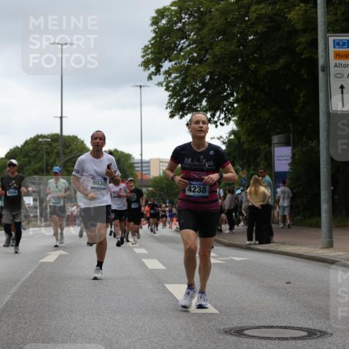 29.06.2025 - hella hamburg halbmarathon Yannick Fuchs http://msf.ph/oto/8372328 29.06.2025 10:53:46 20KM 1544, 2780, 3169, 3780, 4238, 4379, 4796, 4986, 6327, 6470, 7824, 8030, 8326, 8481, 8807, 9741, 9985, 10281, 10301, 10488, 11018, 11114, 11158, 11159, 11250, 11757, 12406, 12446, 12779, 13036, 13706, 14471, 14928, 15083, 15525, 15673, 15785, 15914, 16227, 16530, 16754, 16915, 17176, 17304, 17860, 18377, 18485, 18624, 18855, 19178 meine-sportfotos.de