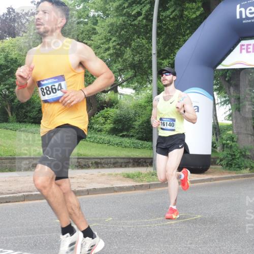 29.06.2025 - hella hamburg halbmarathon KatJ http://msf.ph/oto/8372335 29.06.2025 10:23:49 Zwischen KM18-KM19 1217, 7884, 7972 meine-sportfotos.de