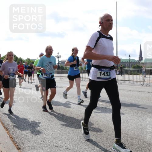 29.06.2025 - hella hamburg halbmarathon Lena Gebhardt http://msf.ph/oto/8372361 29.06.2025 10:02:13 Lombardsbrücke 16723, 5150, 7243, 5742, 9928, 1453, 1128, 1184, 1254, 1364, 1432, 1453, 1733, 1881, 2142, 2322, 2323, 2685, 2712, 3169, 3780, 3976, 4066, 4286, 4328, 4985, 5602, 5603, 5742, 5763, 6166, 6295, 6322, 6327, 6438, 6595, 6708, 6860, 7031, 7049, 7189, 7223, 7243, 7323, 7869, 8749, 9020, 9021, 9131, 9156, 9230, 9353, 9741, 9928, 10177, 10866, 10882, 11191, 11554, 11670, 11871, 11938, 12315, 12316, 12491, 14471, 14660, 14677, 16420 meine-sportfotos.de