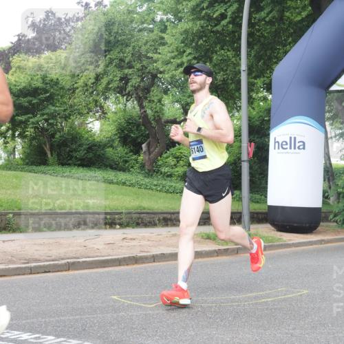 29.06.2025 - hella hamburg halbmarathon KatJ http://msf.ph/oto/8372401 29.06.2025 10:23:50 Zwischen KM18-KM19 1217, 7884, 7972 meine-sportfotos.de