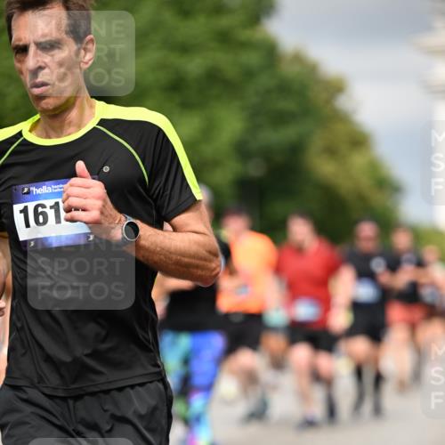 29.06.2025 - hella hamburg halbmarathon Dr. Thomas Lammeyer http://msf.ph/oto/8372411 29.06.2025 10:19:53 Kennedybrücke 1308, 1440, 1651, 2076, 2140, 2601, 2720, 2835, 3167, 4828, 5046, 5423, 7897, 7941, 7942, 8057, 8274, 8746, 8885, 9192, 9307, 9784, 9881, 10108, 10608, 11113, 11303 meine-sportfotos.de