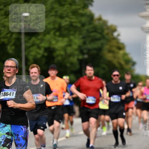 29.06.2025 - hella hamburg halbmarathon Dr. Thomas Lammeyer http://msf.ph/oto/8372454 29.06.2025 10:19:54 Kennedybrücke 1308, 1440, 1651, 2076, 2140, 2436, 2601, 2720, 2835, 3167, 4828, 5046, 5423, 7897, 7941, 7942, 8057, 8274, 8746, 8885, 9192, 9307, 9784, 9881, 10108, 10608, 11113, 11303 meine-sportfotos.de