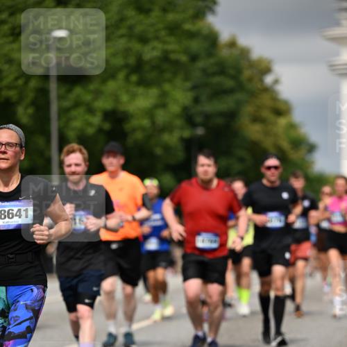 29.06.2025 - hella hamburg halbmarathon Dr. Thomas Lammeyer http://msf.ph/oto/8372468 29.06.2025 10:19:54 Kennedybrücke 1308, 1440, 1651, 2076, 2140, 2436, 2601, 2720, 2835, 3167, 4828, 5046, 5423, 7897, 7941, 7942, 8057, 8274, 8746, 8885, 9192, 9307, 9784, 9881, 10108, 10608, 11113, 11303 meine-sportfotos.de