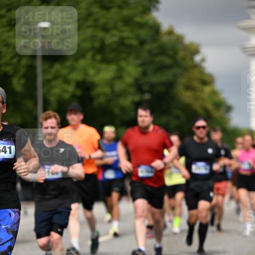 29.06.2025 - hella hamburg halbmarathon Dr. Thomas Lammeyer http://msf.ph/oto/8372478 29.06.2025 10:19:55 Kennedybrücke 1308, 1440, 1651, 2071, 2076, 2140, 2436, 2601, 2835, 3167, 4828, 5046, 5423, 7897, 7941, 7942, 8057, 8274, 8746, 8885, 9192, 9307, 9784, 9881, 10108, 10608, 11113, 11303 meine-sportfotos.de