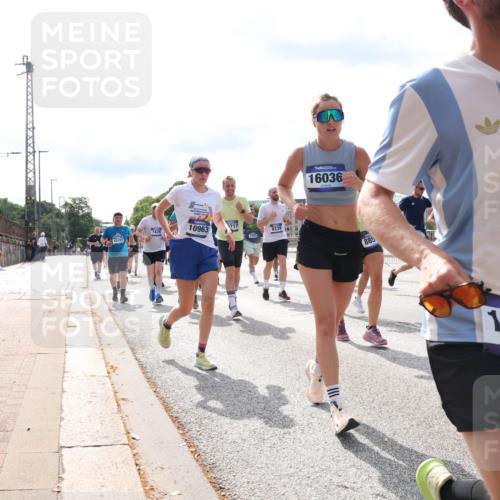 29.06.2025 - hella hamburg halbmarathon Lena Gebhardt http://msf.ph/oto/8372486 29.06.2025 10:15:00 Lombardsbrücke 7439, 10963, 717, 8239, 10391, 16036, 885, 13393, 1071, 1296, 1379, 1524, 1575, 1728, 1745, 2046, 2140, 2281, 2601, 2690, 2990, 3020, 3025, 3154, 3454, 3507, 3509, 3513, 3650, 3691, 3834, 3844, 4495, 4641, 5191, 5608, 5800, 5981, 5986, 6181, 6248, 6317, 6935, 7195, 7439, 7881, 8055, 8147, 8237, 8239, 8275, 8522, 8563, 8609, 8755, 8854, 9113, 9173, 9556, 9663, 9709, 9847, 9911, 9975, 10391, 10589, 10610, 10717, 10963, 11271, 11598 meine-sportfotos.de
