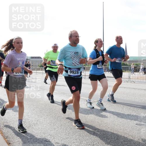 29.06.2025 - hella hamburg halbmarathon Lena Gebhardt http://msf.ph/oto/8372493 29.06.2025 10:02:13 Lombardsbrücke 16723, 4985, 7243, 42, 5, 50, 703, 9928, 316, 11938, 1128, 1184, 1254, 1364, 1432, 1453, 1733, 1881, 2142, 2322, 2323, 2685, 2712, 3169, 3780, 3976, 4066, 4286, 4328, 4985, 5602, 5603, 5742, 5763, 6166, 6295, 6322, 6327, 6438, 6595, 6708, 6860, 7031, 7049, 7189, 7223, 7243, 7323, 7869, 8749, 9020, 9021, 9131, 9156, 9230, 9353, 9741, 9928, 10177, 10866, 10882, 11191, 11554, 11670, 11871, 11938, 12315, 12316, 12491, 14471, 14660, 14677, 16420 meine-sportfotos.de