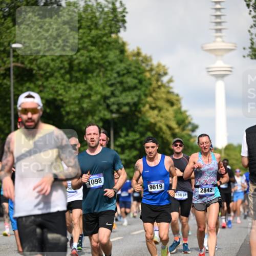 29.06.2025 - hella hamburg halbmarathon Dr. Thomas Lammeyer http://msf.ph/oto/8372545 29.06.2025 09:57:59 Kennedybrücke 1098, 1171, 1399, 1413, 1476, 1750, 1892, 2020, 2098, 2188, 2470, 2823, 2842, 3477, 3785, 4029, 4183, 4185, 4270, 4816, 5020, 5706, 6198, 6266, 6630, 6819, 6831, 7087, 7709, 8142, 8374, 8576, 8743, 9051, 9463, 9482, 9619, 9815, 10237, 10529 meine-sportfotos.de