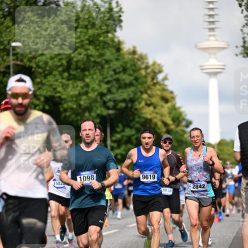 29.06.2025 - hella hamburg halbmarathon Dr. Thomas Lammeyer http://msf.ph/oto/8372584 29.06.2025 09:57:59 Kennedybrücke 1098, 1171, 1399, 1413, 1476, 1750, 1892, 2020, 2098, 2188, 2470, 2823, 2842, 3477, 3785, 4029, 4183, 4185, 4270, 4816, 5020, 5706, 6198, 6266, 6630, 6819, 6831, 7087, 7709, 8142, 8374, 8576, 8743, 9051, 9463, 9482, 9619, 9815, 10237, 10529 meine-sportfotos.de