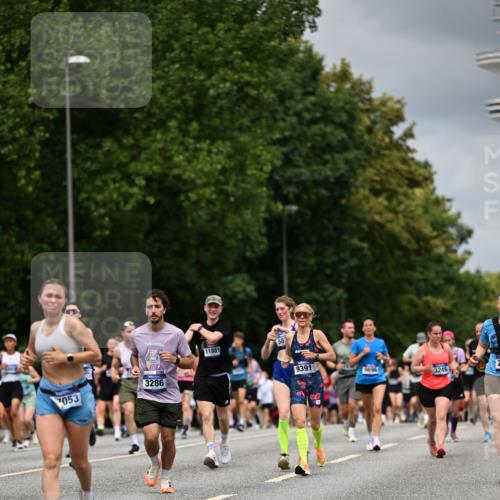 29.06.2025 - hella hamburg halbmarathon Dr. Thomas Lammeyer http://msf.ph/oto/8372601 29.06.2025 10:42:12 Kennedybrücke 1475, 1578, 1985, 2124, 2853, 3010, 3246, 3286, 3880, 4414, 5139, 5522, 5523, 5875, 6697, 6955, 7321, 7629, 8696, 8811, 9391, 9524, 9894, 10025, 10146, 10506, 11087, 11152, 11164 meine-sportfotos.de