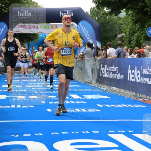 29.06.2025 - hella hamburg halbmarathon Strokosch-Dieckow http://msf.ph/oto/8372617 29.06.2025 10:49:14 Ziel 2013, 4183, 4185, 6158, 6389, 8112, 9348, 10053, 10184, 10189, 11819, 13450, 14526, 15422, 15523, 16369, 16414, 16731, 17173, 18598, 18842 meine-sportfotos.de