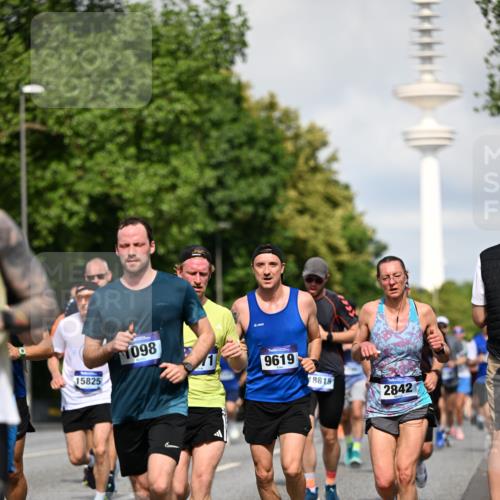 29.06.2025 - hella hamburg halbmarathon Dr. Thomas Lammeyer http://msf.ph/oto/8372633 29.06.2025 09:57:59 Kennedybrücke 1098, 1171, 1399, 1413, 1476, 1750, 1892, 2020, 2098, 2188, 2470, 2823, 2842, 3477, 3785, 4029, 4183, 4185, 4270, 4816, 5020, 5706, 6198, 6266, 6630, 6819, 6831, 7087, 7709, 8142, 8374, 8576, 8743, 9051, 9463, 9482, 9619, 9815, 10237, 10529 meine-sportfotos.de