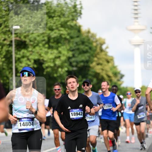 29.06.2025 - hella hamburg halbmarathon Dr. Thomas Lammeyer http://msf.ph/oto/8372690 29.06.2025 09:58:04 Kennedybrücke 1098, 1119, 1171, 1342, 1399, 1413, 1476, 1750, 1892, 1942, 2020, 2098, 2188, 2442, 2470, 2823, 2842, 2889, 3477, 4029, 4183, 4185, 4270, 4816, 5020, 5706, 6198, 6266, 6630, 6819, 6831, 7087, 7297, 7709, 8142, 8374, 8576, 8743, 9051, 9463, 9619, 9815, 10237, 10529 meine-sportfotos.de