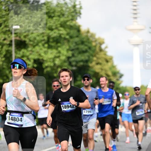 29.06.2025 - hella hamburg halbmarathon Dr. Thomas Lammeyer http://msf.ph/oto/8372699 29.06.2025 09:58:04 Kennedybrücke 1098, 1119, 1171, 1342, 1399, 1413, 1476, 1750, 1892, 1942, 2020, 2098, 2188, 2442, 2470, 2823, 2842, 2889, 3477, 4029, 4183, 4185, 4270, 4816, 5020, 5706, 6198, 6266, 6630, 6819, 6831, 7087, 7297, 7709, 8142, 8374, 8576, 8743, 9051, 9463, 9619, 9815, 10237, 10529 meine-sportfotos.de