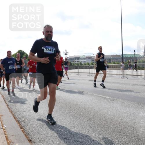 29.06.2025 - hella hamburg halbmarathon Lena Gebhardt http://msf.ph/oto/8372714 29.06.2025 10:02:14 Lombardsbrücke 16723, 6322, 19240, 2315, 7243, 11554, 1128, 1254, 1364, 1432, 1453, 1733, 1881, 2142, 2322, 2323, 2685, 2712, 3169, 3780, 3976, 4066, 4286, 4328, 4985, 5742, 5763, 6166, 6295, 6322, 6327, 6438, 6595, 6708, 6860, 7031, 7049, 7189, 7223, 7243, 7323, 7869, 8749, 9020, 9021, 9131, 9156, 9230, 9353, 9741, 9928, 10177, 10866, 10882, 11191, 11554, 11670, 11871, 11938, 12315, 12316, 12491, 14471, 14660, 14677, 16420 meine-sportfotos.de