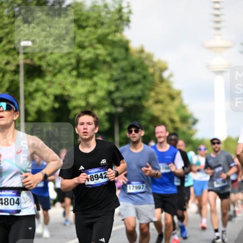 29.06.2025 - hella hamburg halbmarathon Dr. Thomas Lammeyer http://msf.ph/oto/8372725 29.06.2025 09:58:04 Kennedybrücke 1098, 1119, 1171, 1342, 1399, 1413, 1476, 1750, 1892, 1942, 2020, 2098, 2188, 2442, 2470, 2823, 2842, 2889, 3477, 4029, 4183, 4185, 4270, 4816, 5020, 5706, 6198, 6266, 6630, 6819, 6831, 7087, 7297, 7709, 8142, 8374, 8576, 8743, 9051, 9463, 9619, 9815, 10237, 10529 meine-sportfotos.de