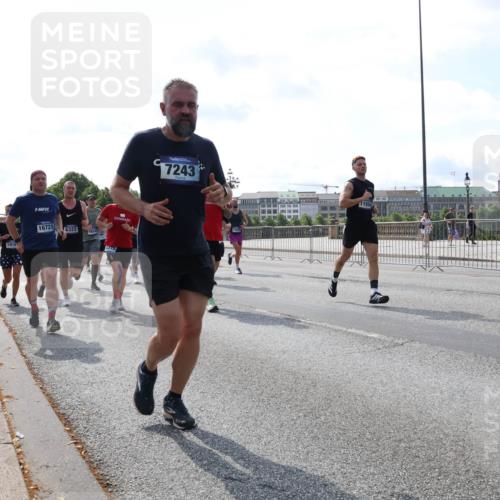 29.06.2025 - hella hamburg halbmarathon Lena Gebhardt http://msf.ph/oto/8372739 29.06.2025 10:02:14 Lombardsbrücke 1916, 16723, 6322, 19240, 2315, 7243, 11554, 1128, 1254, 1364, 1432, 1453, 1733, 1881, 2142, 2322, 2323, 2685, 2712, 3169, 3780, 3976, 4066, 4286, 4328, 4985, 5742, 5763, 6166, 6295, 6322, 6327, 6438, 6595, 6708, 6860, 7031, 7049, 7189, 7223, 7243, 7323, 7869, 8749, 9020, 9021, 9131, 9156, 9230, 9353, 9741, 9928, 10177, 10866, 10882, 11191, 11554, 11670, 11871, 11938, 12315, 12316, 12491, 14471, 14660, 14677, 16420 meine-sportfotos.de