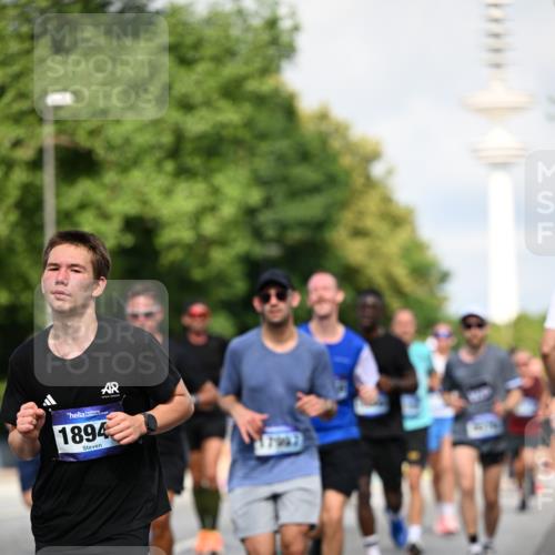 29.06.2025 - hella hamburg halbmarathon Dr. Thomas Lammeyer http://msf.ph/oto/8372754 29.06.2025 09:58:05 Kennedybrücke 1098, 1119, 1171, 1342, 1399, 1413, 1476, 1750, 1892, 1942, 2020, 2098, 2188, 2442, 2470, 2823, 2842, 2889, 3477, 4029, 4183, 4185, 4270, 4816, 5020, 5706, 5884, 6198, 6266, 6630, 6819, 7087, 7297, 7709, 8142, 8374, 8576, 8743, 9051, 9463, 9619, 9815, 10237, 10529 meine-sportfotos.de