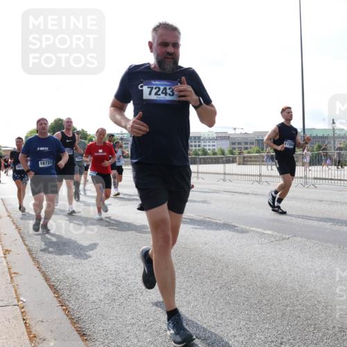 29.06.2025 - hella hamburg halbmarathon Lena Gebhardt http://msf.ph/oto/8372764 29.06.2025 10:02:15 Lombardsbrücke 16723, 322, 19240, 2315, 7243, 11554, 1128, 1254, 1364, 1432, 1453, 1733, 1881, 2142, 2322, 2323, 2685, 2712, 3169, 3780, 3976, 4066, 4286, 4328, 4985, 5742, 5763, 6166, 6295, 6322, 6327, 6438, 6595, 6708, 6860, 7031, 7049, 7189, 7223, 7243, 7323, 7869, 8749, 9020, 9021, 9131, 9156, 9230, 9353, 9554, 9741, 9928, 10177, 10866, 10882, 11191, 11554, 11670, 11871, 11938, 12315, 12316, 12491, 14471, 14660, 14677, 16420 meine-sportfotos.de