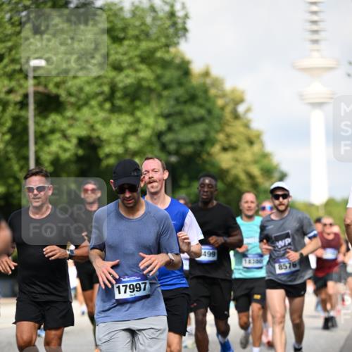29.06.2025 - hella hamburg halbmarathon Dr. Thomas Lammeyer http://msf.ph/oto/8372795 29.06.2025 09:58:06 Kennedybrücke 1098, 1119, 1171, 1342, 1399, 1413, 1476, 1750, 1892, 1942, 2020, 2188, 2442, 2470, 2842, 2889, 3477, 3562, 4017, 4029, 4183, 4185, 4270, 4816, 5020, 5447, 5706, 5884, 6198, 6266, 6630, 6819, 7087, 7297, 7709, 8142, 8374, 8576, 8743, 9051, 9463, 9619, 9815, 10237, 10529, 11422 meine-sportfotos.de