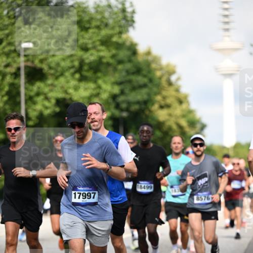 29.06.2025 - hella hamburg halbmarathon Dr. Thomas Lammeyer http://msf.ph/oto/8372805 29.06.2025 09:58:06 Kennedybrücke 1098, 1119, 1171, 1342, 1399, 1413, 1476, 1750, 1892, 1942, 2020, 2188, 2442, 2470, 2842, 2889, 3477, 3562, 4017, 4029, 4183, 4185, 4270, 4816, 5020, 5447, 5706, 5884, 6198, 6266, 6630, 6819, 7087, 7297, 7709, 8142, 8374, 8576, 8743, 9051, 9463, 9619, 9815, 10237, 10529, 11422 meine-sportfotos.de