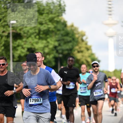 29.06.2025 - hella hamburg halbmarathon Dr. Thomas Lammeyer http://msf.ph/oto/8372817 29.06.2025 09:58:06 Kennedybrücke 1098, 1119, 1171, 1342, 1399, 1413, 1476, 1750, 1892, 1942, 2020, 2188, 2442, 2470, 2842, 2889, 3477, 3562, 4017, 4029, 4183, 4185, 4270, 4816, 5020, 5447, 5706, 5884, 6198, 6266, 6630, 6819, 7087, 7297, 7709, 8142, 8374, 8576, 8743, 9051, 9463, 9619, 9815, 10237, 10529, 11422 meine-sportfotos.de