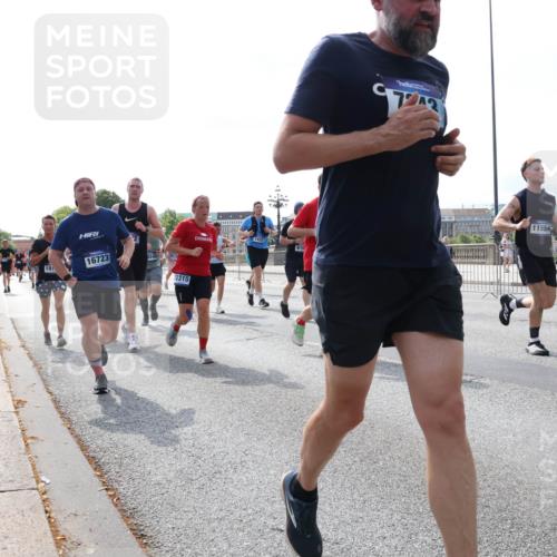 29.06.2025 - hella hamburg halbmarathon Lena Gebhardt http://msf.ph/oto/8372821 29.06.2025 10:02:15 Lombardsbrücke 191, 16723, 12315, 1432, 616, 11554, 1128, 1254, 1364, 1432, 1453, 1733, 1881, 2142, 2322, 2323, 2685, 2712, 3169, 3780, 3976, 4066, 4286, 4328, 4985, 5742, 5763, 6166, 6295, 6322, 6327, 6438, 6595, 6708, 6860, 7031, 7049, 7189, 7223, 7243, 7323, 7869, 8749, 9020, 9021, 9131, 9156, 9230, 9353, 9554, 9741, 9928, 10177, 10866, 10882, 11191, 11554, 11670, 11871, 11938, 12315, 12316, 12491, 14471, 14660, 14677, 16420 meine-sportfotos.de