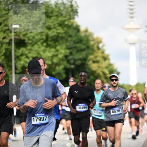 29.06.2025 - hella hamburg halbmarathon Dr. Thomas Lammeyer http://msf.ph/oto/8372824 29.06.2025 09:58:06 Kennedybrücke 1098, 1119, 1171, 1342, 1399, 1413, 1476, 1750, 1892, 1942, 2020, 2188, 2442, 2470, 2842, 2889, 3477, 3562, 4017, 4029, 4183, 4185, 4270, 4816, 5020, 5447, 5706, 5884, 6198, 6266, 6630, 6819, 7087, 7297, 7709, 8142, 8374, 8576, 8743, 9051, 9463, 9619, 9815, 10237, 10529, 11422 meine-sportfotos.de