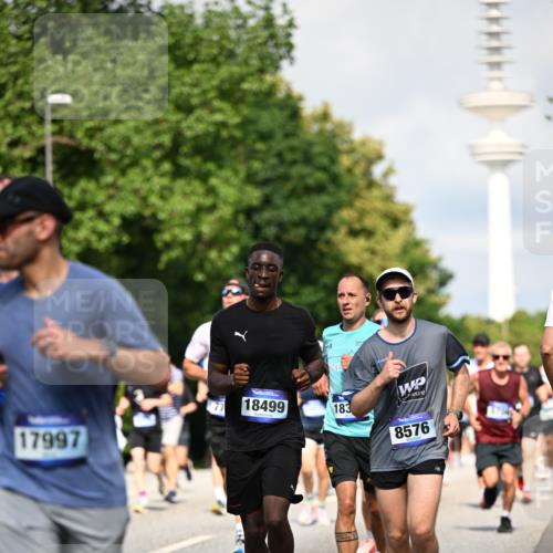 29.06.2025 - hella hamburg halbmarathon Dr. Thomas Lammeyer http://msf.ph/oto/8372833 29.06.2025 09:58:07 Kennedybrücke 1098, 1119, 1171, 1342, 1399, 1413, 1476, 1750, 1892, 1942, 2020, 2188, 2442, 2470, 2561, 2842, 2889, 3477, 3562, 4017, 4029, 4185, 4270, 4816, 5020, 5447, 5706, 5884, 6198, 6266, 6630, 6819, 7087, 7297, 7709, 8142, 8374, 8576, 9051, 9463, 9619, 10237, 10529, 11422 meine-sportfotos.de