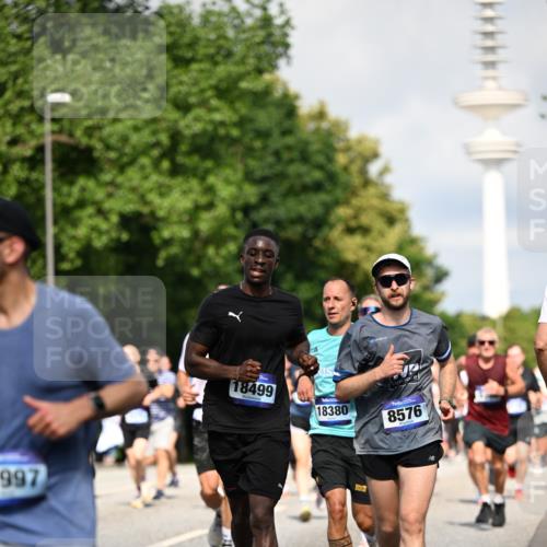 29.06.2025 - hella hamburg halbmarathon Dr. Thomas Lammeyer http://msf.ph/oto/8372839 29.06.2025 09:58:07 Kennedybrücke 1098, 1119, 1171, 1342, 1399, 1413, 1476, 1750, 1892, 1942, 2020, 2188, 2442, 2470, 2561, 2842, 2889, 3477, 3562, 4017, 4029, 4185, 4270, 4816, 5020, 5447, 5706, 5884, 6198, 6266, 6630, 6819, 7087, 7297, 7709, 8142, 8374, 8576, 9051, 9463, 9619, 10237, 10529, 11422 meine-sportfotos.de