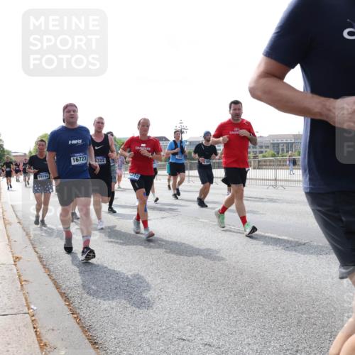29.06.2025 - hella hamburg halbmarathon Lena Gebhardt http://msf.ph/oto/8372852 29.06.2025 10:02:15 Lombardsbrücke 19162, 16723, 6322, 2315, 7243, 1128, 1254, 1364, 1432, 1453, 1733, 1881, 2142, 2322, 2323, 2685, 2712, 3169, 3780, 3976, 4066, 4286, 4328, 4985, 5742, 5763, 6166, 6295, 6322, 6327, 6438, 6595, 6708, 6860, 7031, 7049, 7189, 7223, 7243, 7323, 7869, 8749, 9020, 9021, 9131, 9156, 9230, 9353, 9554, 9741, 9928, 10177, 10866, 10882, 11191, 11554, 11670, 11871, 11938, 12315, 12316, 12491, 14471, 14660, 14677, 16420 meine-sportfotos.de