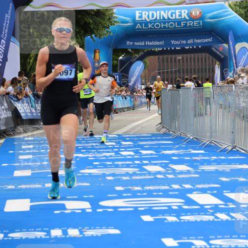 29.06.2025 - hella hamburg halbmarathon Strokosch-Dieckow http://msf.ph/oto/8372859 29.06.2025 10:27:13 Ziel 9097, 15136, 15583, 18037, 18124 meine-sportfotos.de