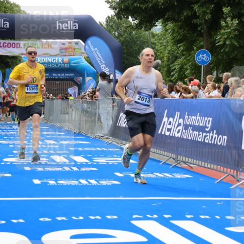 29.06.2025 - hella hamburg halbmarathon Strokosch-Dieckow http://msf.ph/oto/8372862 29.06.2025 10:49:13 Ziel 2013, 4183, 4185, 4832, 6158, 6389, 8112, 9348, 10053, 10184, 10189, 11819, 13450, 14526, 15422, 15523, 16369, 16414, 16731, 17173, 18598, 18842 meine-sportfotos.de
