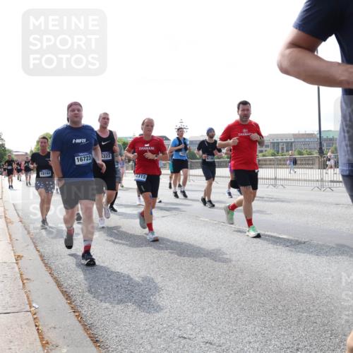 29.06.2025 - hella hamburg halbmarathon Lena Gebhardt http://msf.ph/oto/8372882 29.06.2025 10:02:15 Lombardsbrücke 19162, 16723, 5322, 12315, 724, 1128, 1254, 1364, 1432, 1453, 1733, 1881, 2142, 2322, 2323, 2685, 2712, 3169, 3780, 3976, 4066, 4286, 4328, 4985, 5742, 5763, 6166, 6295, 6322, 6327, 6438, 6595, 6708, 6860, 7031, 7049, 7189, 7223, 7243, 7323, 7869, 8749, 9020, 9021, 9131, 9156, 9230, 9353, 9554, 9741, 9928, 10177, 10866, 10882, 11191, 11554, 11670, 11871, 11938, 12315, 12316, 12491, 14471, 14660, 14677, 16420 meine-sportfotos.de