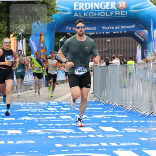 29.06.2025 - hella hamburg halbmarathon Strokosch-Dieckow http://msf.ph/oto/8372915 29.06.2025 10:27:10 Ziel 9097, 15583, 18037, 18124 meine-sportfotos.de