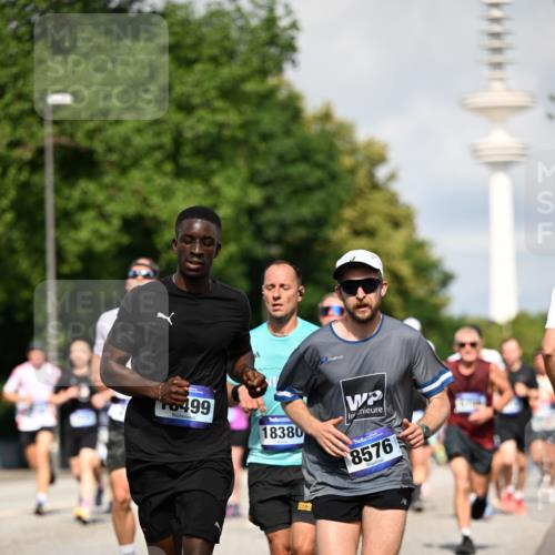 29.06.2025 - hella hamburg halbmarathon Dr. Thomas Lammeyer http://msf.ph/oto/8372922 29.06.2025 09:58:08 Kennedybrücke 1098, 1119, 1171, 1342, 1399, 1413, 1750, 1892, 1942, 2020, 2188, 2442, 2470, 2561, 2842, 2889, 3477, 3562, 4017, 4029, 4185, 4270, 4816, 5020, 5447, 5706, 5884, 6198, 6266, 6630, 6819, 7087, 7297, 7709, 8142, 8374, 8482, 8576, 9051, 9463, 9619, 10237, 10529, 11422 meine-sportfotos.de