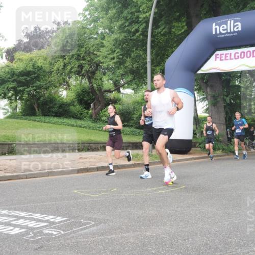 29.06.2025 - hella hamburg halbmarathon KatJ http://msf.ph/oto/8372944 29.06.2025 10:23:54 Zwischen KM18-KM19 1002, 1644, 8395 meine-sportfotos.de