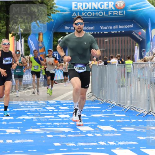 29.06.2025 - hella hamburg halbmarathon Strokosch-Dieckow http://msf.ph/oto/8372946 29.06.2025 10:27:10 Ziel 9097, 15583, 18037, 18124 meine-sportfotos.de