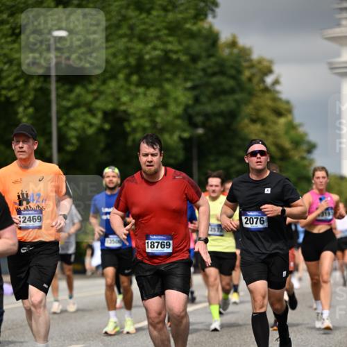 29.06.2025 - hella hamburg halbmarathon Dr. Thomas Lammeyer http://msf.ph/oto/8372956 29.06.2025 10:19:56 Kennedybrücke 1308, 1440, 1651, 2071, 2076, 2140, 2436, 2601, 2835, 3167, 4828, 5046, 5423, 7897, 7941, 7942, 8057, 8169, 8274, 8746, 8885, 9192, 9307, 9784, 9881, 10108, 10608, 11113, 11303 meine-sportfotos.de