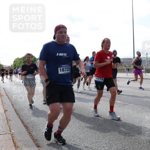29.06.2025 - hella hamburg halbmarathon Lena Gebhardt http://msf.ph/oto/8372961 29.06.2025 10:02:16 Lombardsbrücke 19162, 16723, 9156, 12315, 1128, 1254, 1364, 1432, 1453, 1733, 2142, 2322, 2323, 2685, 2712, 3169, 3780, 3976, 4066, 4286, 4328, 4985, 5742, 5763, 6166, 6295, 6322, 6327, 6438, 6595, 6708, 6860, 7031, 7049, 7189, 7223, 7243, 7323, 7869, 8749, 9020, 9021, 9131, 9156, 9230, 9353, 9554, 9741, 9928, 10177, 10866, 10882, 11191, 11554, 11670, 11871, 11938, 12315, 12316, 12491, 14471, 14660, 14677, 16420 meine-sportfotos.de