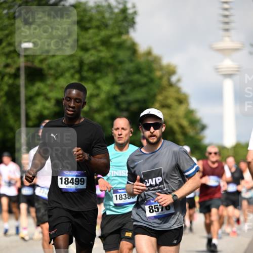 29.06.2025 - hella hamburg halbmarathon Dr. Thomas Lammeyer http://msf.ph/oto/8372968 29.06.2025 09:58:08 Kennedybrücke 1098, 1119, 1171, 1342, 1399, 1413, 1750, 1892, 1942, 2020, 2188, 2442, 2470, 2561, 2842, 2889, 3477, 3562, 4017, 4029, 4185, 4270, 4816, 5020, 5447, 5706, 5884, 6198, 6266, 6630, 6819, 7087, 7297, 7709, 8142, 8374, 8482, 8576, 9051, 9463, 9619, 10237, 10529, 11422 meine-sportfotos.de