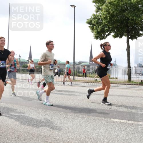 29.06.2025 - hella hamburg halbmarathon Lena Gebhardt http://msf.ph/oto/8372969 29.06.2025 10:39:50 Lombardsbrücke 10714, 6428, 14882, 642, 1058, 1076, 1291, 1586, 1691, 1899, 2313, 2578, 2866, 2888, 2976, 3046, 3353, 3882, 3883, 3884, 4298, 4471, 4603, 4609, 4752, 4855, 5045, 5229, 5654, 5701, 5877, 5901, 6097, 6321, 6342, 6343, 6427, 6428, 6698, 6719, 6726, 6739, 6748, 6750, 6890, 7045, 7053, 7125, 7199, 7429, 7455, 7456, 7501, 7684, 8107, 8203, 8612, 8995, 9569, 9698, 9747, 9777, 10441, 10512 meine-sportfotos.de