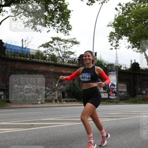 29.06.2025 - hella hamburg halbmarathon Yannick Fuchs http://msf.ph/oto/8372983 29.06.2025 10:53:47 20KM 1544, 2780, 3169, 3780, 4238, 4379, 4796, 4986, 6327, 6470, 7259, 7824, 8030, 8326, 8481, 8807, 9741, 9985, 10281, 10301, 10488, 11018, 11114, 11158, 11159, 11250, 11757, 12406, 12446, 12779, 13036, 13706, 14471, 14928, 15083, 15525, 15673, 15785, 15914, 16227, 16530, 16754, 16915, 17304, 17860, 18377, 18485, 18624, 18855, 19178 meine-sportfotos.de
