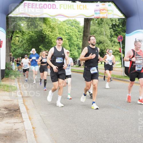 29.06.2025 - hella hamburg halbmarathon MichiJ http://msf.ph/oto/8372998 29.06.2025 10:44:56 Zwischen KM18-KM19 2282, 2806, 2840, 2907, 3251, 5341, 6104, 7856, 10020, 13287, 13664, 13880, 14914, 15145, 16113, 16517, 16910, 17531, 17782 meine-sportfotos.de