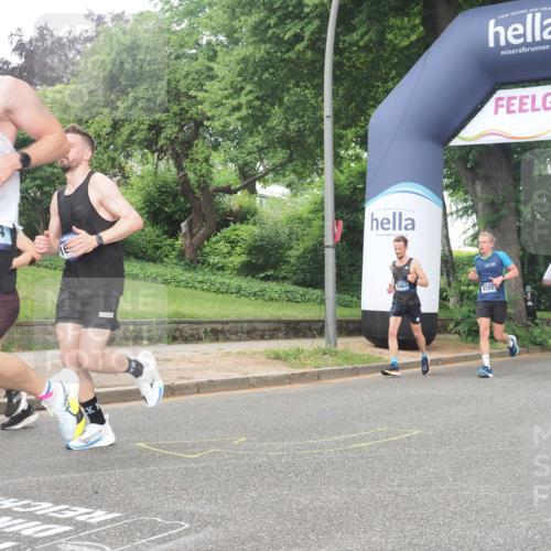 29.06.2025 - hella hamburg halbmarathon KatJ http://msf.ph/oto/8373052 29.06.2025 10:23:55 Zwischen KM18-KM19 1002, 1644, 8395 meine-sportfotos.de